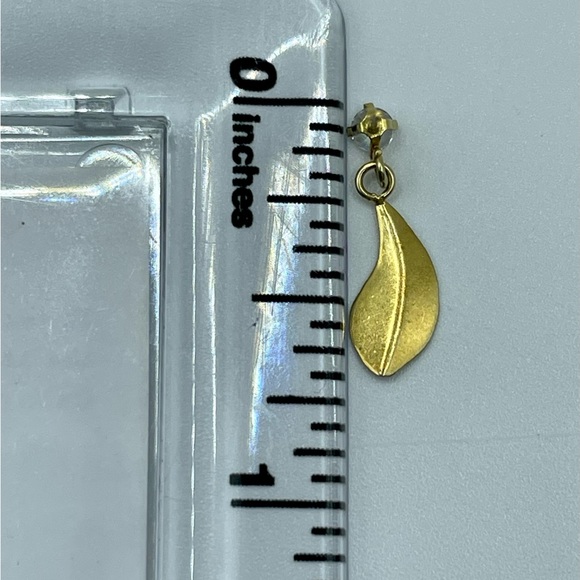 Vintage 1970's Leaf Tiny Dangle Gold Plated & Solid 14k Synth. Diamond Earrings - Picture 9 of 13